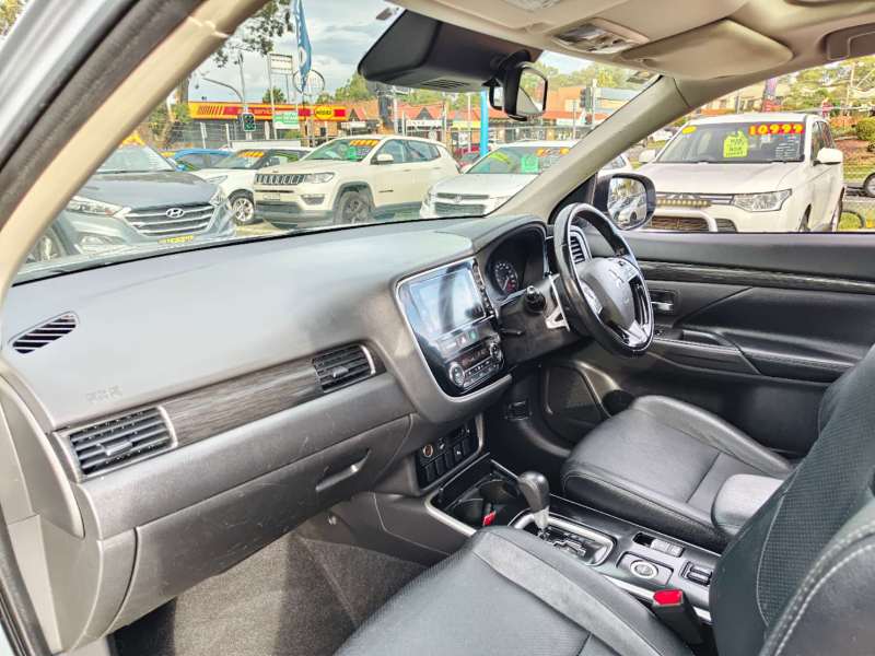 2017 MITSUBISHI OUTLANDER EXCEED (4x4), 7seats, Turbo Diesel, well maintained, $ 13999 On special.
