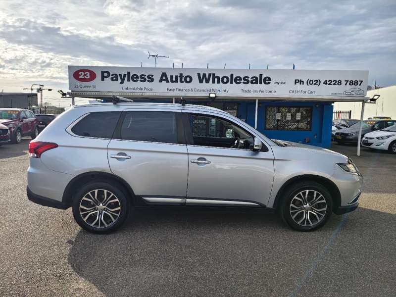 2017 MITSUBISHI OUTLANDER EXCEED (4x4), 7seats, Turbo Diesel, well maintained, $ 13999 On special.