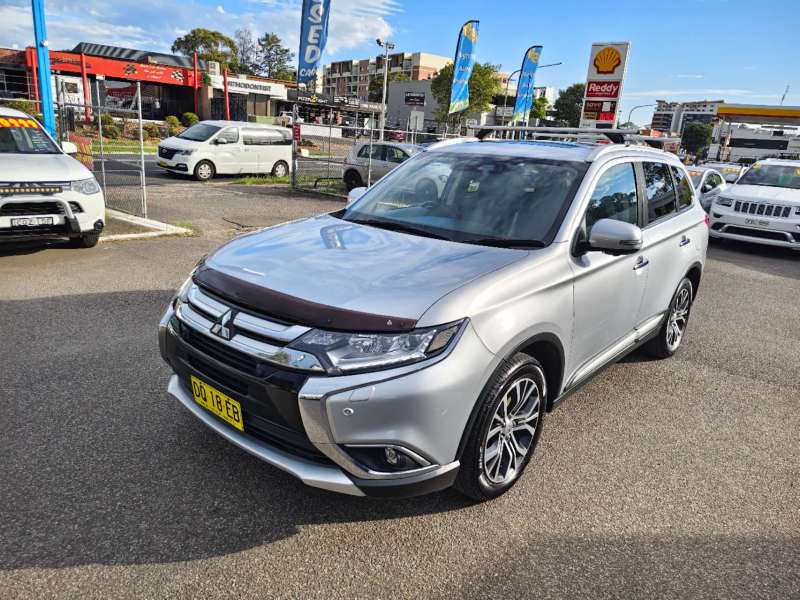 2017 MITSUBISHI OUTLANDER EXCEED (4x4), 7seats, Turbo Diesel, well maintained, $ 13999 On special.