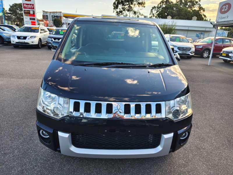 2010 MITSUBISHI DELICA, 4x4, 7 seats, low kilometers, $ 18999 Well maintained.