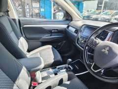 2016 MITSUBISHI OUTLANDER LS (4x4), 7seats, only 99921km, well maintained, $ 18999 Great family suv.