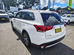 2016 MITSUBISHI OUTLANDER LS (4x4), 7seats, only 99921km, well maintained, $ 18999 Great family suv.