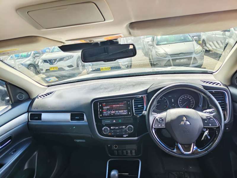 2016 MITSUBISHI OUTLANDER LS (4x4), 7seats, only 99921km, well maintained, $ 18999 Great family suv.
