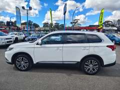 2016 MITSUBISHI OUTLANDER LS (4x4), 7seats, only 99921km, well maintained, $ 18999 Great family suv.