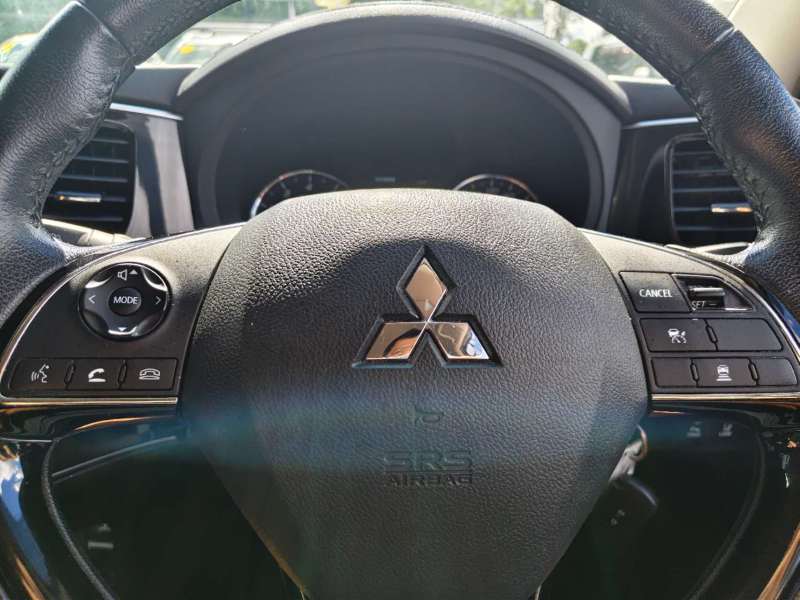 2016 MITSUBISHI OUTLANDER LS (4x4), 7seats, only 99921km, well maintained, $ 18999 Great family suv.