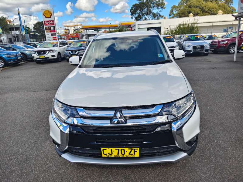 2016 MITSUBISHI OUTLANDER LS (4x4), 7seats, only 99921km, well maintained, $ 18999 Great family suv.