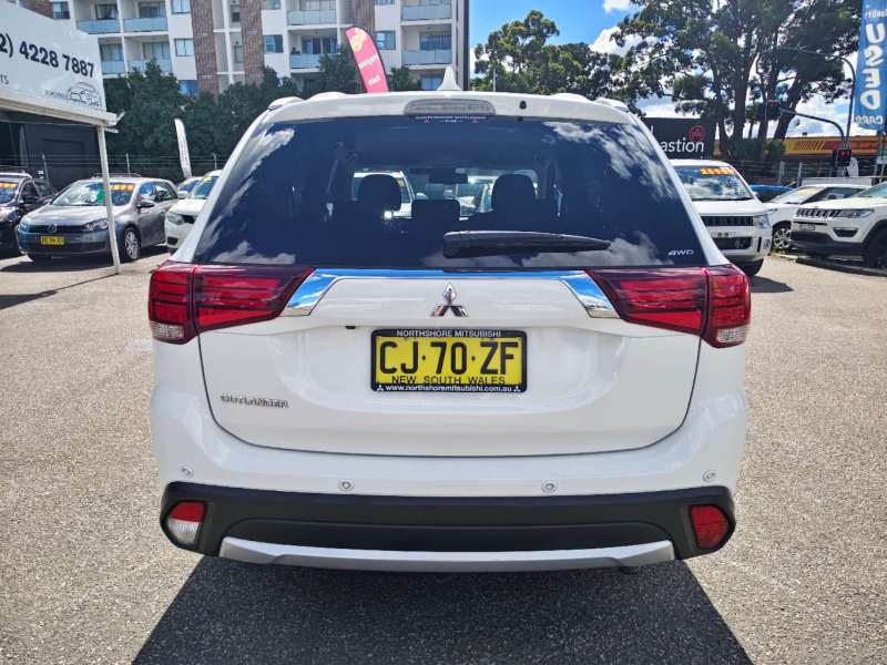 2016 MITSUBISHI OUTLANDER LS (4x4), 7seats, only 99921km, well maintained, $ 18999 Great family suv.