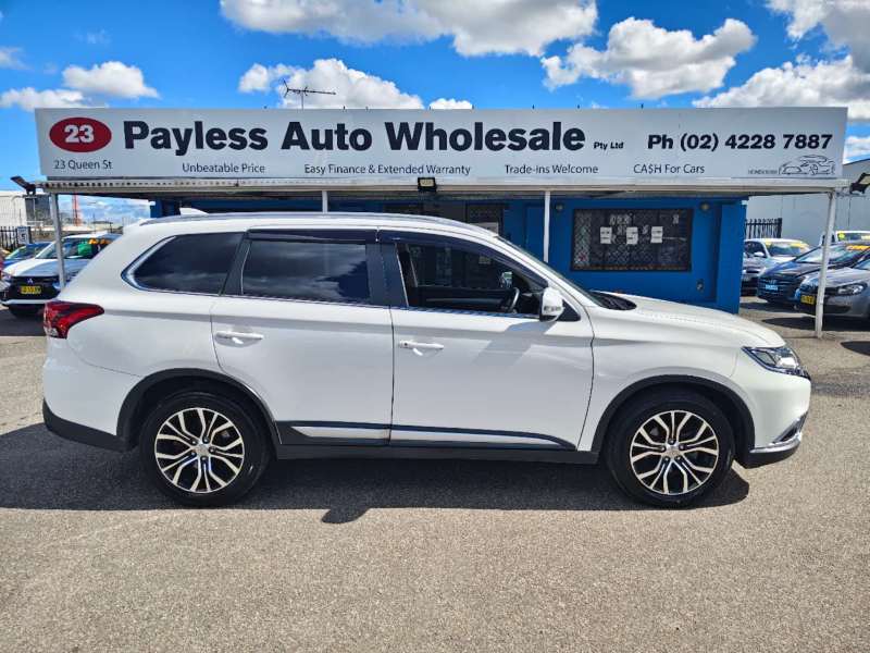 2016 MITSUBISHI OUTLANDER LS (4x4), 7seats, only 99921km, well maintained, $ 18999 Great family suv.