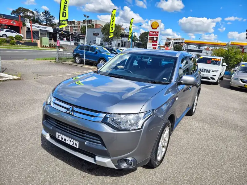 2014 MITSUBISHI OUTLANDER ES (4x4), auto, low kilometers, $ 11999 Great ...