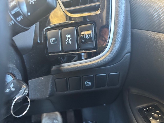 2014 MITSUBISHI OUTLANDER LS Automatic, 144895kms Well maintained for only $11999