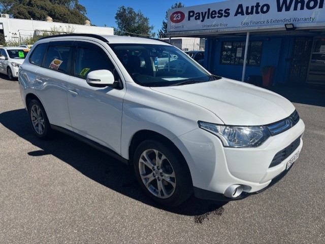 2014 MITSUBISHI OUTLANDER LS Automatic, 144895kms Well maintained for only $11999