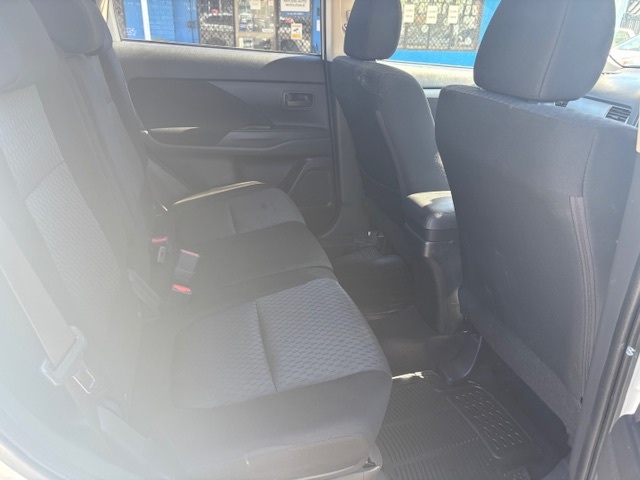 2014 MITSUBISHI OUTLANDER LS Automatic, 144895kms Well maintained for only $11999