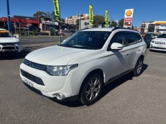 2014 MITSUBISHI OUTLANDER LS Automatic, 144895kms Well maintained for only $11999