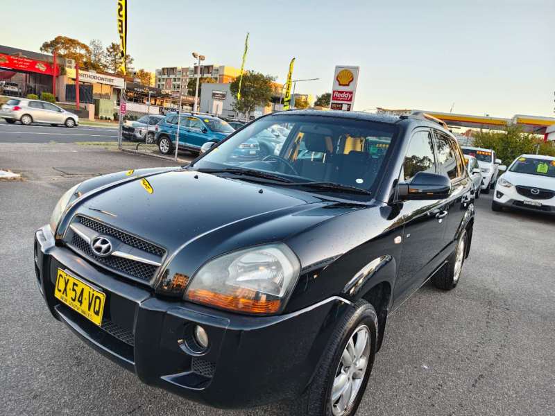 2009 HYUNDAI TUCSON CITY SX, auto, $ 5999 Great 1st car.