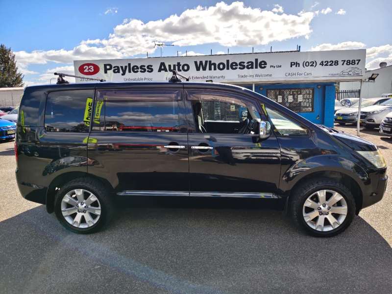 2011 MITSUBISHI DELICA, 4x4, 8 seats, low kilometers, $ 17999 Well maintained.