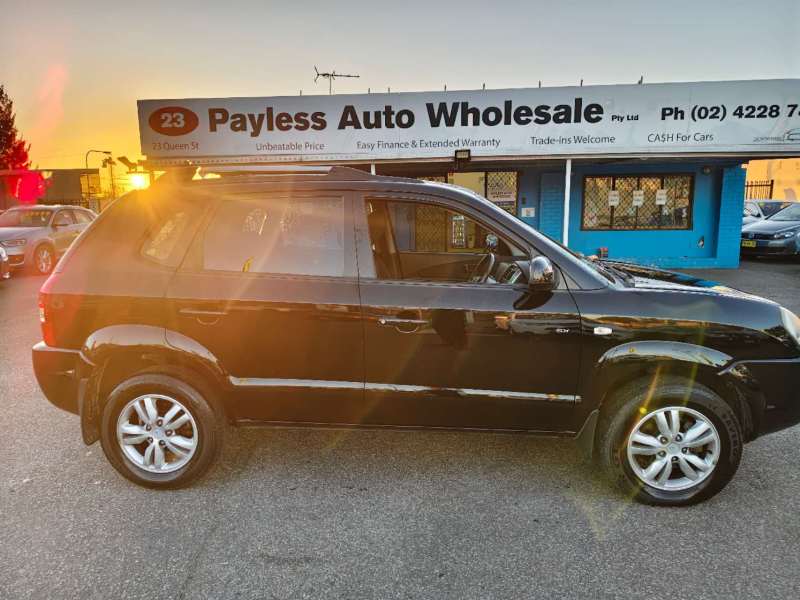 2009 HYUNDAI TUCSON CITY SX, auto, $ 5999 Great 1st car.