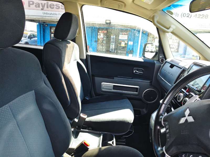 2011 MITSUBISHI DELICA, 4x4, 8 seats, low kilometers, $ 17999 Well maintained.