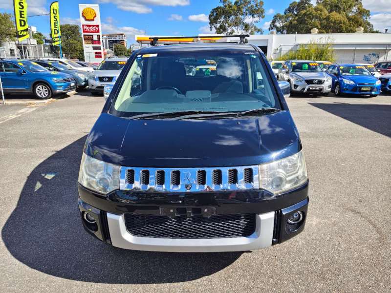 2011 MITSUBISHI DELICA, 4x4, 8 seats, low kilometers, $ 17999 Well maintained.
