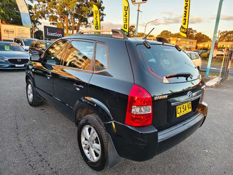 2009 HYUNDAI TUCSON CITY SX, auto, $ 5999 Great 1st car.