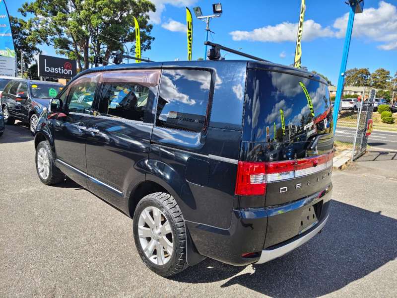 2011 MITSUBISHI DELICA, 4x4, 8 seats, low kilometers, $ 17999 Well maintained.