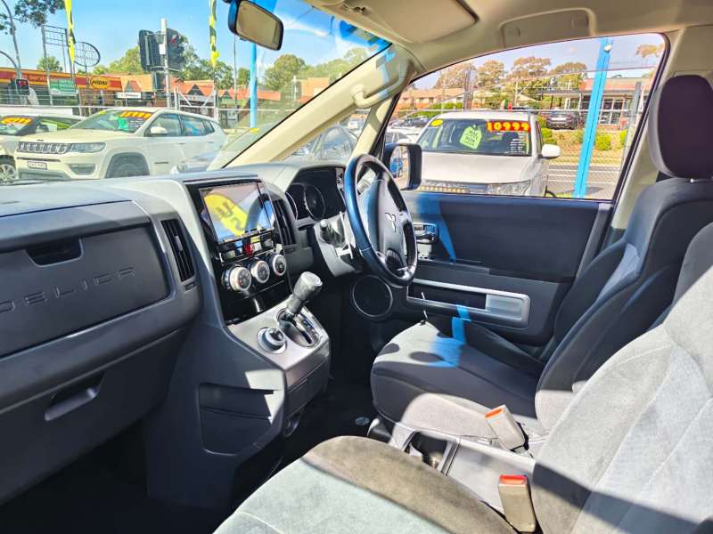 2011 MITSUBISHI DELICA, 4x4, 8 seats, low kilometers, $ 17999 Well maintained.