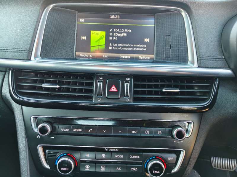 2018 KIA OPTIMA Si, auto, low kilometers, well maintained, $ 17999 Great car.