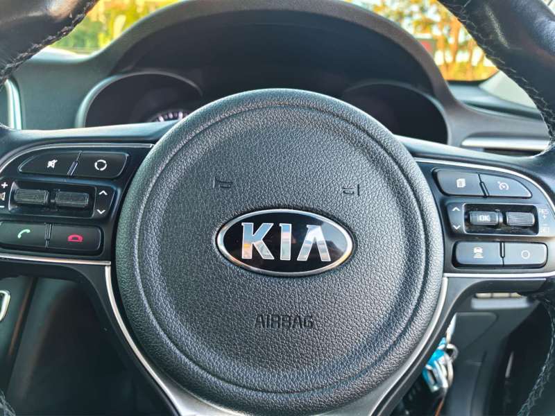 2018 KIA OPTIMA Si, auto, low kilometers, well maintained, $ 17999 Great car.
