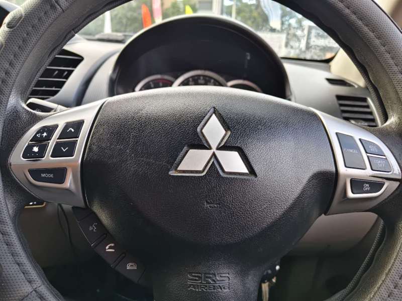 2014 MITSUBISHI TRITON GLX (4x4), auto, low kilometers, well maintained, $ 17999 Ready for work.