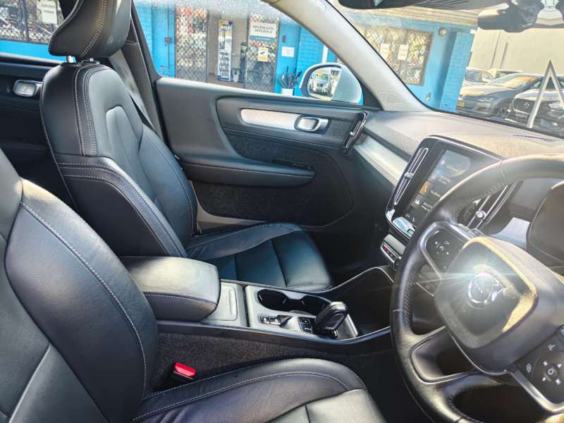 2020 VOLVO XC40 T4 MOMENTUM , well maintained, $ 19999 On special