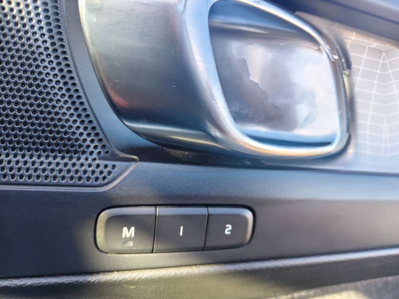 2020 VOLVO XC40 T4 MOMENTUM , well maintained, $ 19999 On special