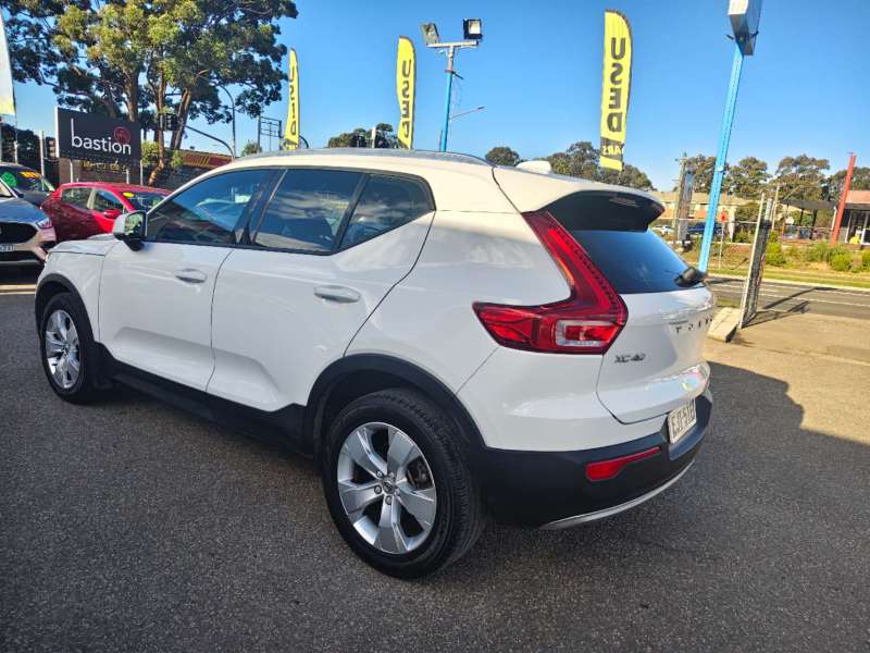 2020 VOLVO XC40 T4 MOMENTUM , well maintained, $ 19999 On special