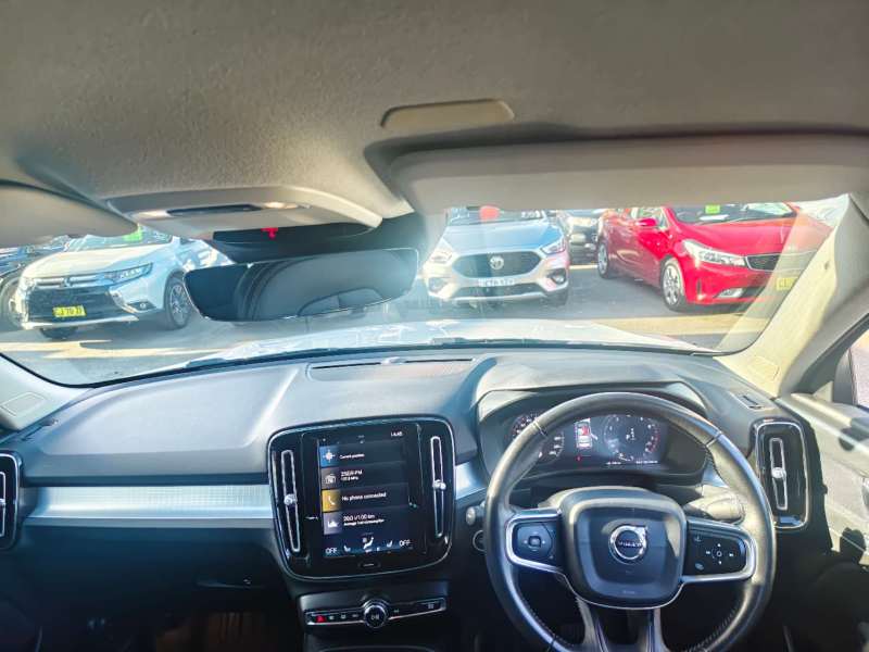 2020 VOLVO XC40 T4 MOMENTUM , well maintained, $ 19999 On special