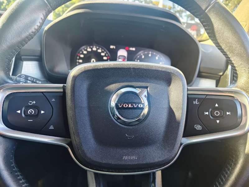 2020 VOLVO XC40 T4 MOMENTUM , well maintained, $ 19999 On special