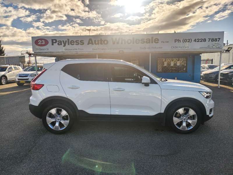 2020 VOLVO XC40 T4 MOMENTUM , well maintained, $ 19999 On special