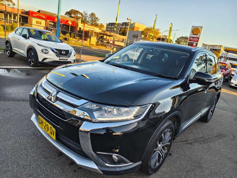 2017 MITSUBISHI OUTLANDER LS SAFETY PACK , 7 seats, $ 17999 Great suv.