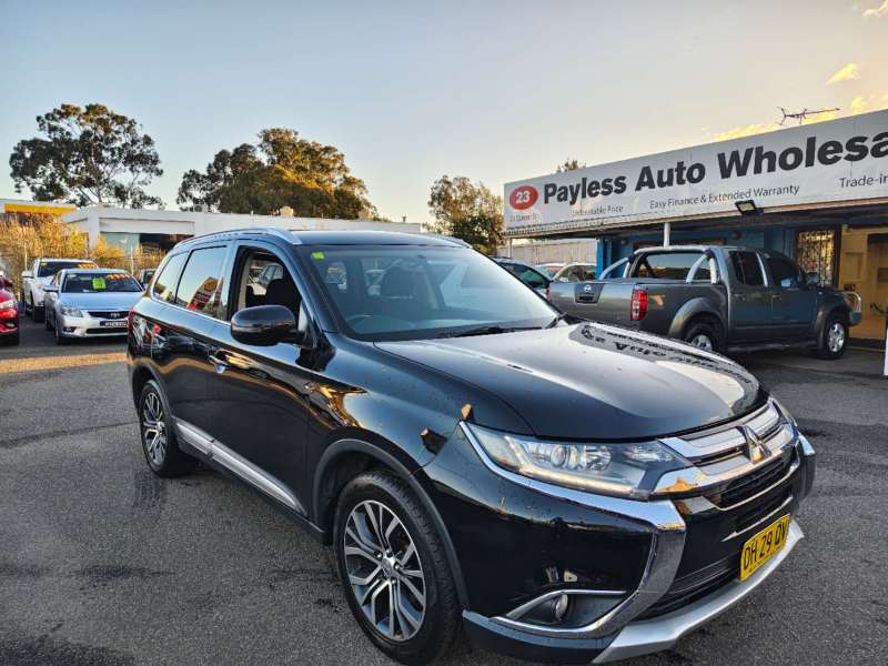 2017 MITSUBISHI OUTLANDER LS SAFETY PACK , 7 seats, $ 17999 Great suv.