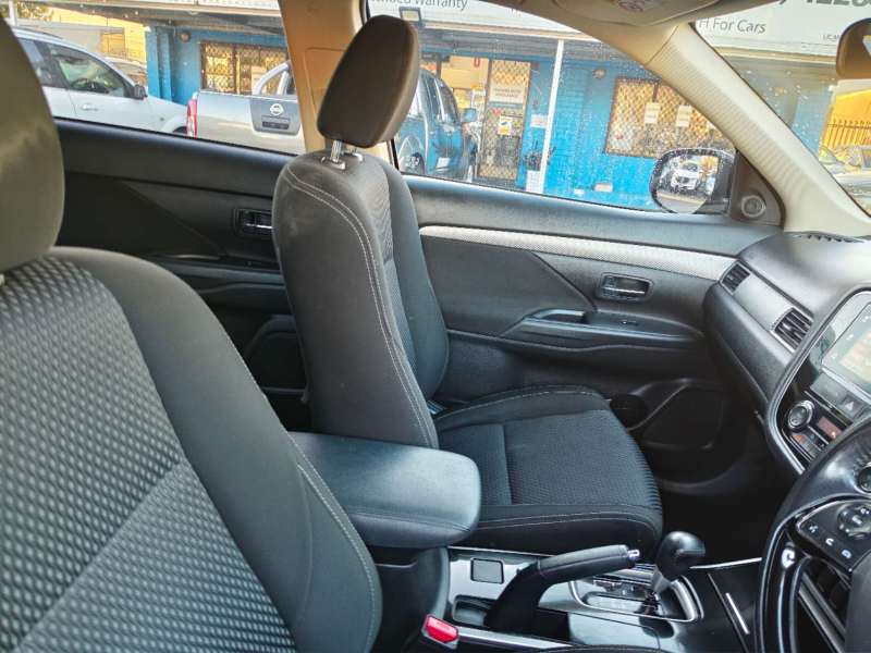 2017 MITSUBISHI OUTLANDER LS SAFETY PACK , 7 seats, $ 17999 Great suv.