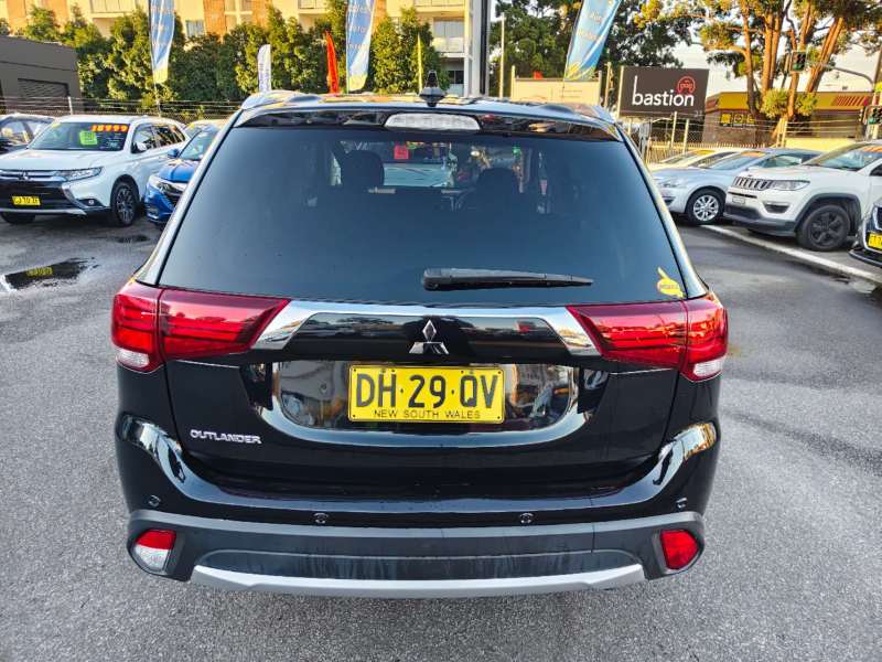 2017 MITSUBISHI OUTLANDER LS SAFETY PACK , 7 seats, $ 17999 Great suv.