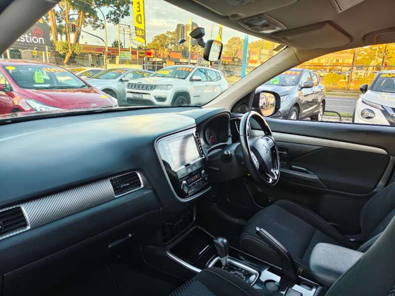 2017 MITSUBISHI OUTLANDER LS SAFETY PACK , 7 seats, $ 17999 Great suv.