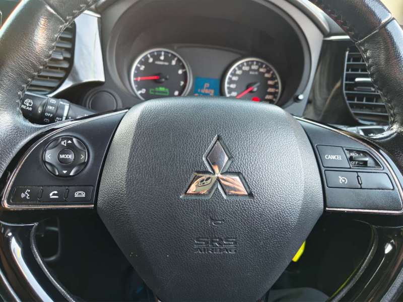 2017 MITSUBISHI OUTLANDER LS SAFETY PACK , 7 seats, $ 17999 Great suv.