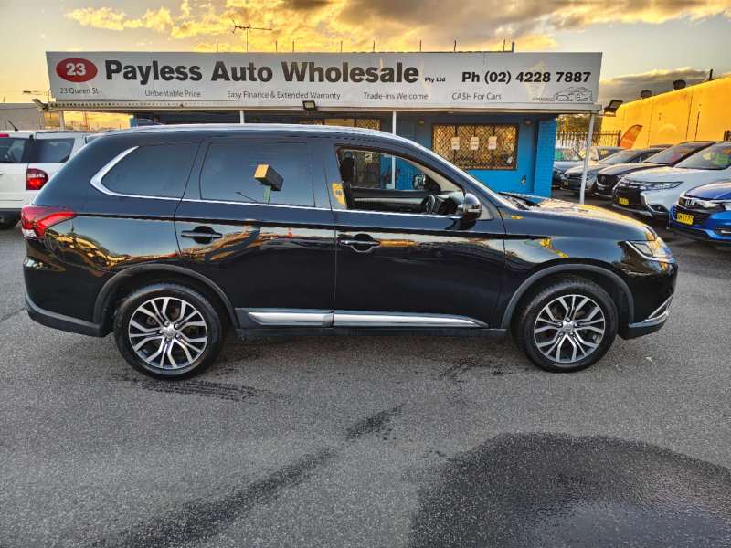 2017 MITSUBISHI OUTLANDER LS SAFETY PACK , 7 seats, $ 17999 Great suv.