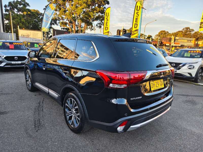 2017 MITSUBISHI OUTLANDER LS SAFETY PACK , 7 seats, $ 17999 Great suv.