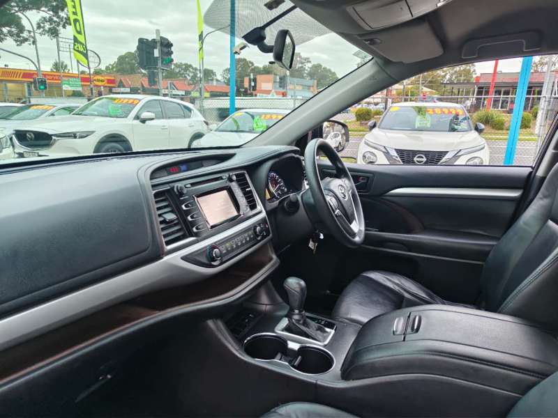 2014 TOYOTA KLUGER GX , 7seats, low kilometers, well maintained, $ 18999 Great family suv.