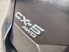2017 Mazda Cx5 Touring, AWD, low kilometers, well maintained, $ 18999 Great car.