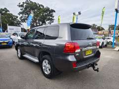 2013 TOYOTA LANDCRUISER ALTITUDE SE, 8seats, Well maintained, $ 41999 Nice truck!