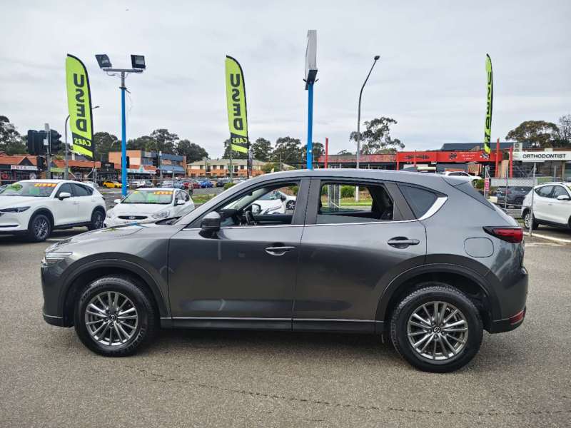 2017 Mazda Cx5 Touring, AWD, low kilometers, well maintained, $ 18999 Great car.