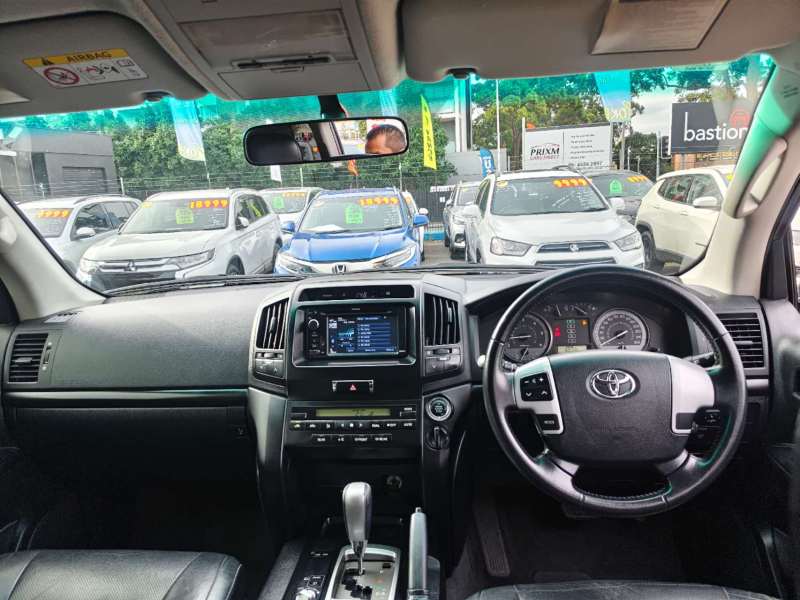 2013 TOYOTA LANDCRUISER ALTITUDE SE, 8seats, Well maintained, $ 41999 Nice truck!