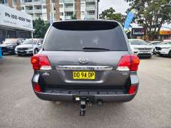 2013 TOYOTA LANDCRUISER ALTITUDE SE, 8seats, Well maintained, $ 41999 Nice truck!