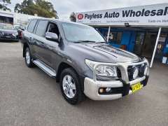 2013 TOYOTA LANDCRUISER ALTITUDE SE, 8seats, Well maintained, $ 41999 Nice truck!