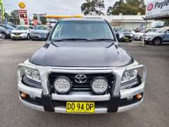 2013 TOYOTA LANDCRUISER ALTITUDE SE, 8seats, Well maintained, $ 41999 Nice truck!